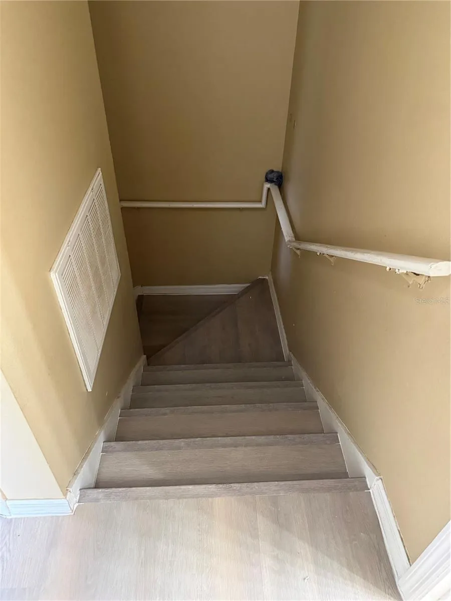 1993 ESTANCIA CIRCLE #B Kissimmee, FL 34741