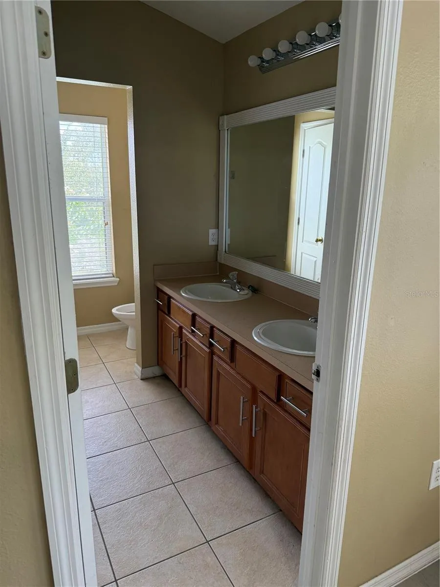 1993 ESTANCIA CIRCLE #B Kissimmee, FL 34741