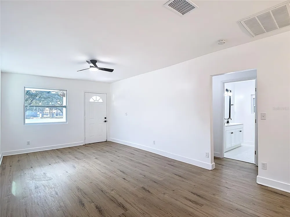 402 E VIRGINIA AVENUE Tampa, FL 33603