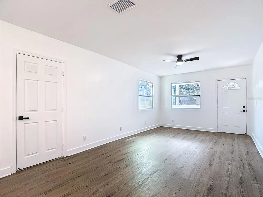402 E VIRGINIA AVENUE Tampa, FL 33603