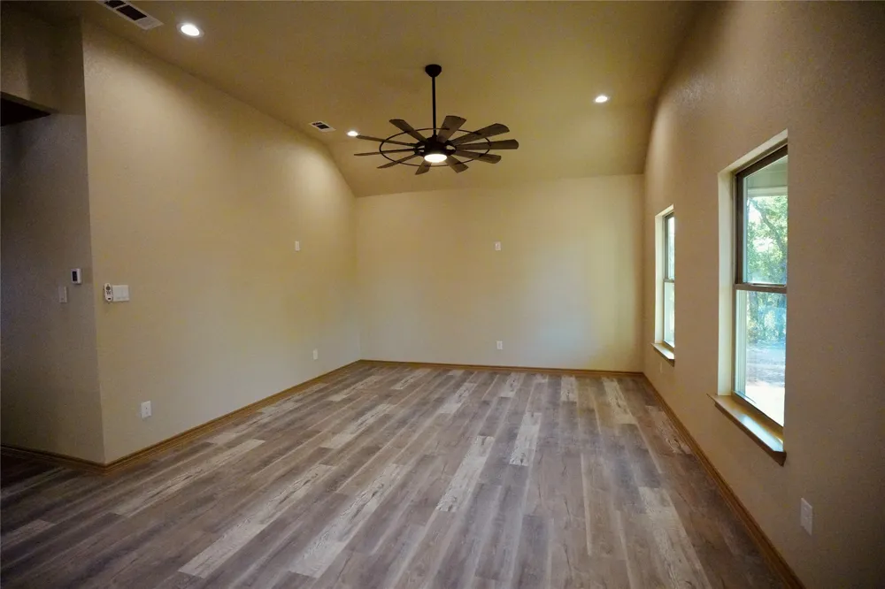 320 Summit Drive Mineral Wells, TX 76067