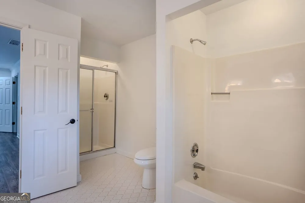 557 Daisy Nash DR SW Lilburn, GA 30047