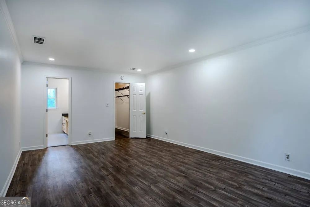 557 Daisy Nash DR SW Lilburn, GA 30047