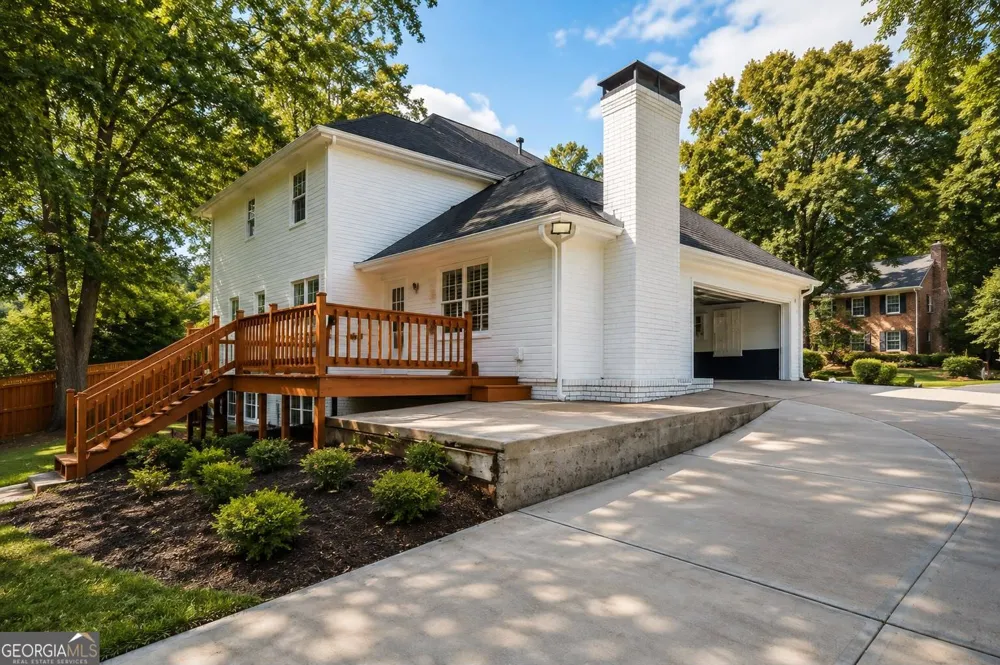 557 Daisy Nash DR SW Lilburn, GA 30047