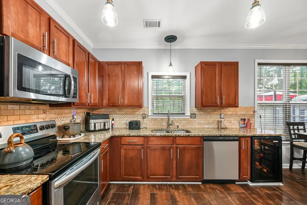 2432 Temple View DR Snellville, GA 30078