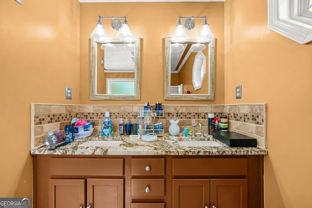 2432 Temple View DR Snellville, GA 30078