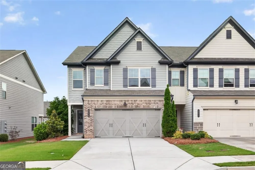 5524 Garens WAY Flowery Branch, GA 30542