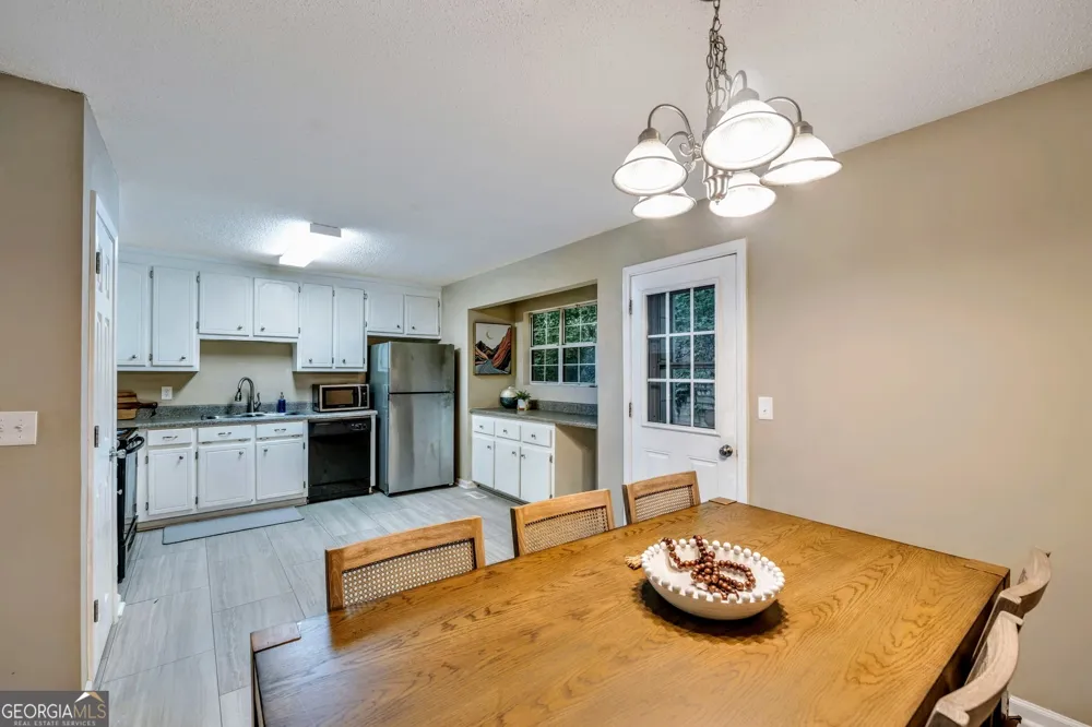 221 Remington LN Acworth, GA 30101