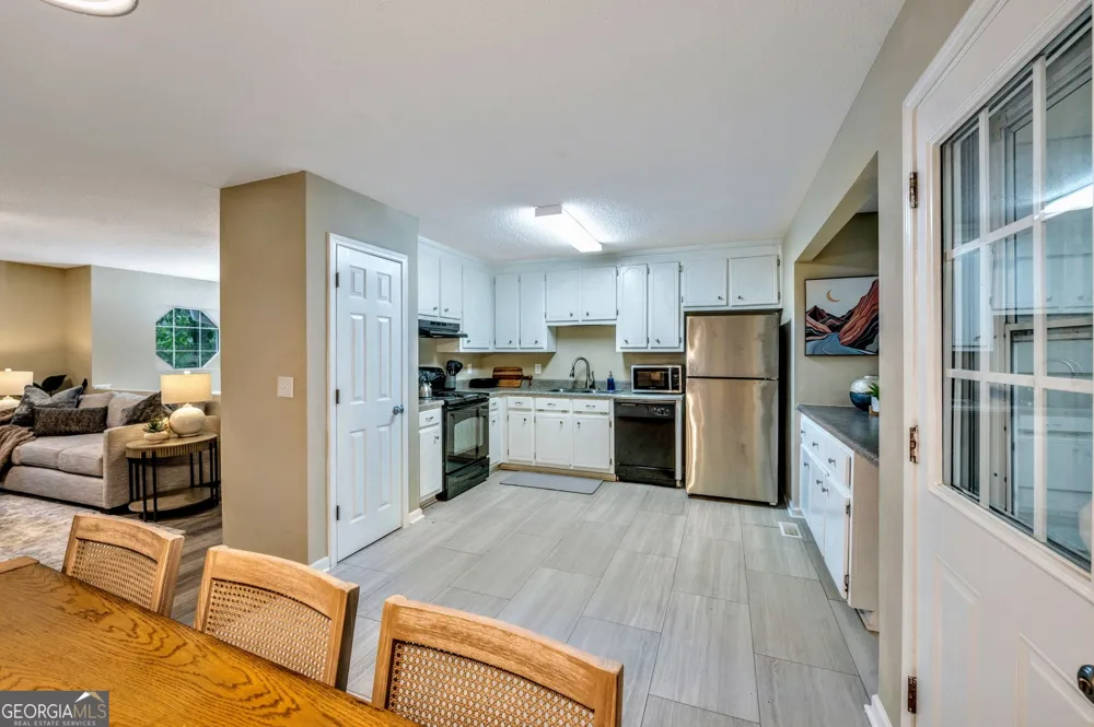 221 Remington LN Acworth, GA 30101