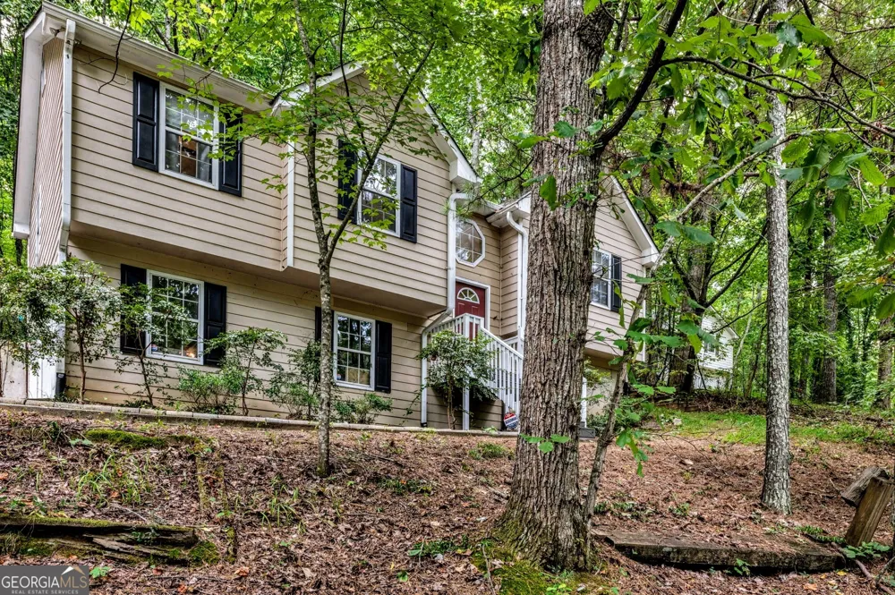 221 Remington LN Acworth, GA 30101