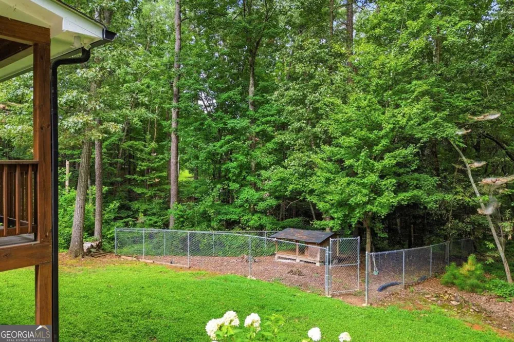 137 Geneva RD Canton, GA 30114