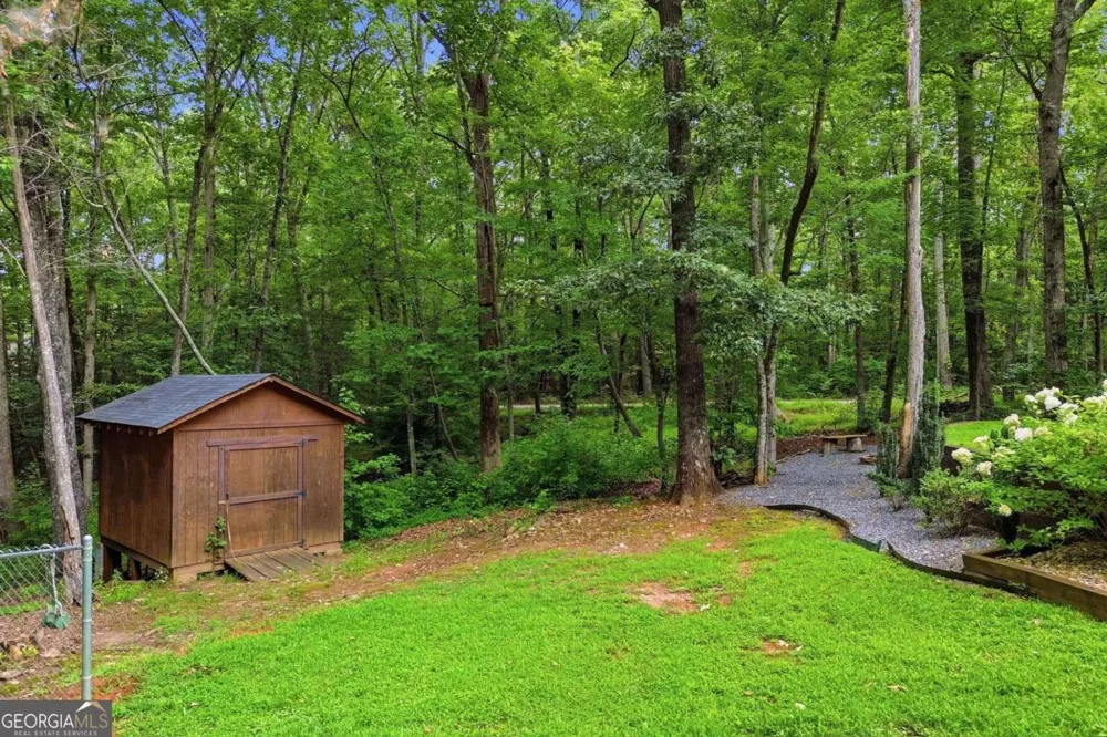137 Geneva RD Canton, GA 30114