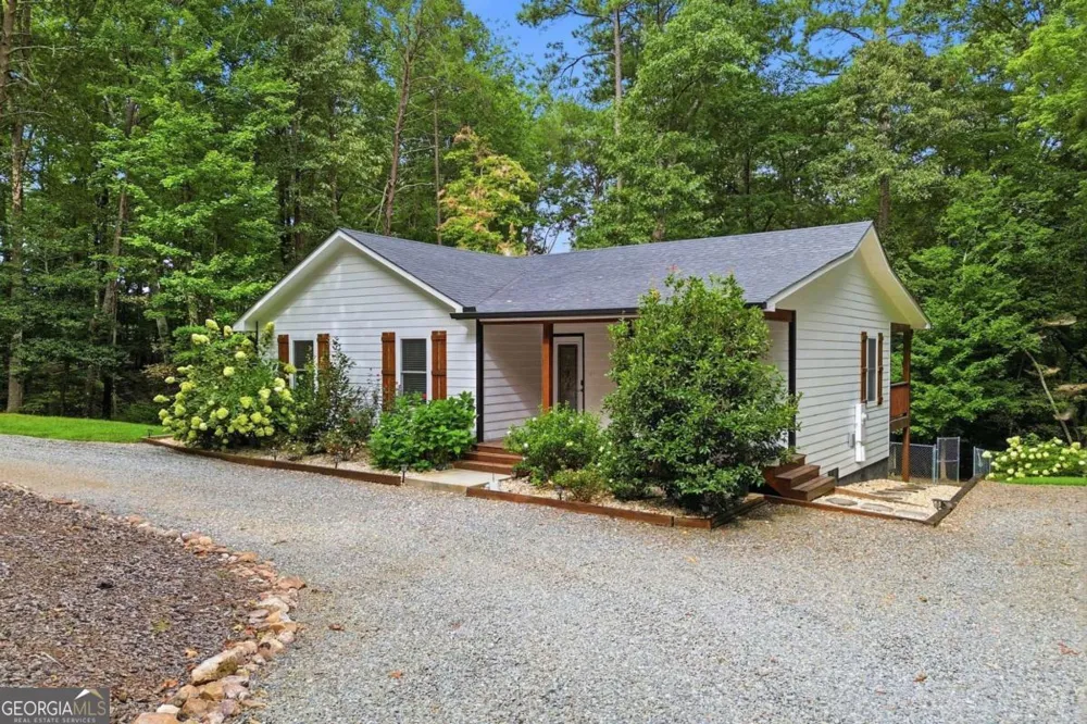 137 Geneva RD Canton, GA 30114