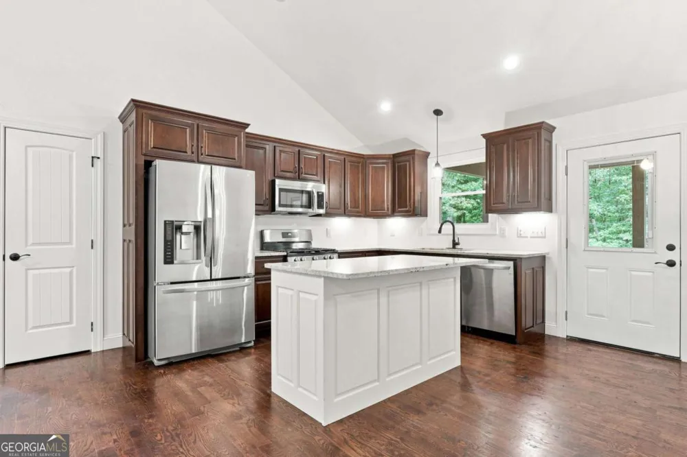 137 Geneva RD Canton, GA 30114