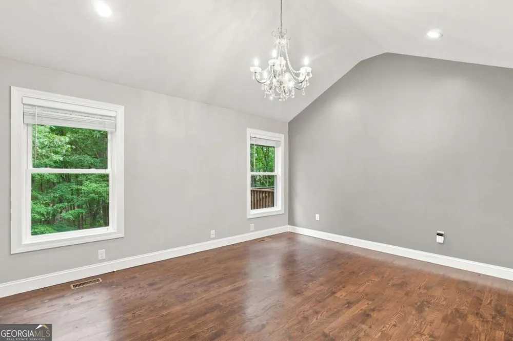 137 Geneva RD Canton, GA 30114