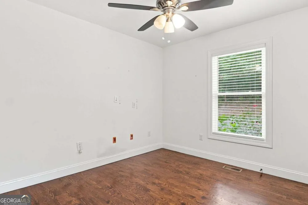 137 Geneva RD Canton, GA 30114