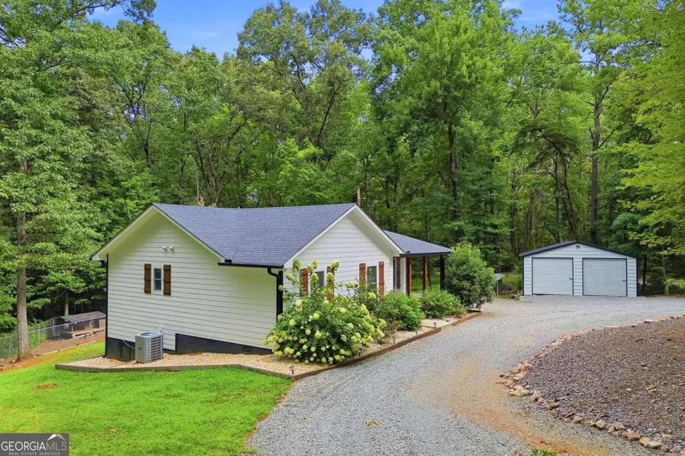 137 Geneva RD Canton, GA 30114