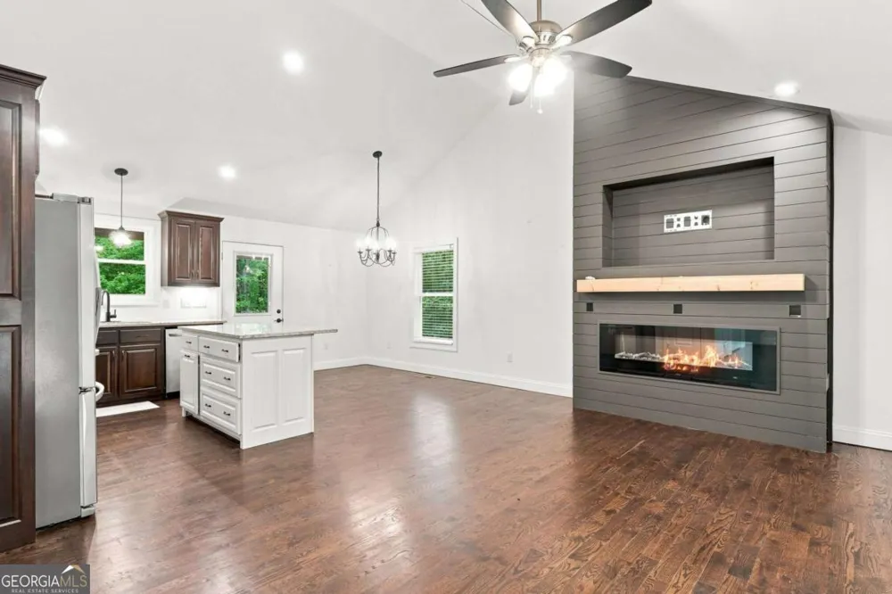 137 Geneva RD Canton, GA 30114