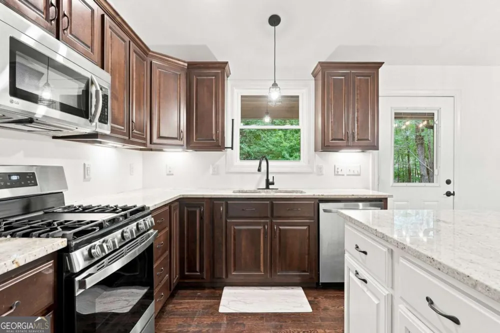 137 Geneva RD Canton, GA 30114