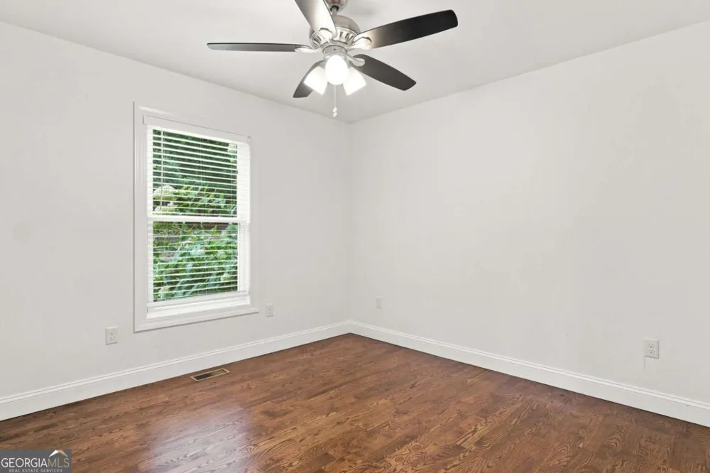 137 Geneva RD Canton, GA 30114