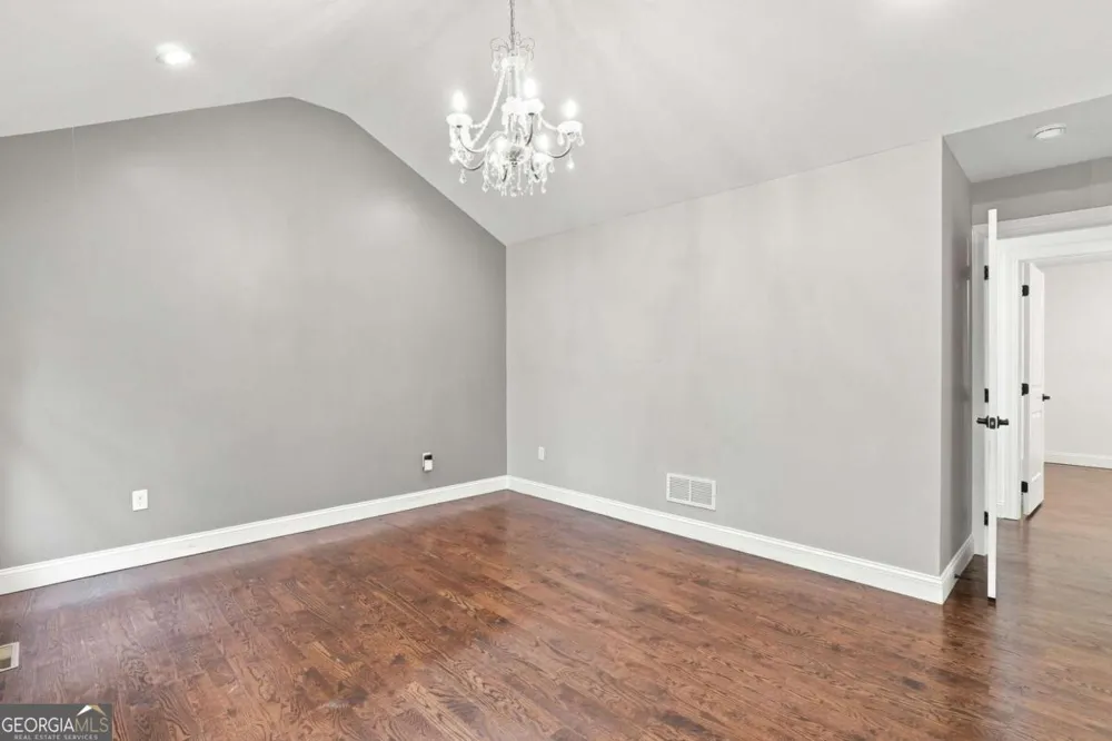 137 Geneva RD Canton, GA 30114