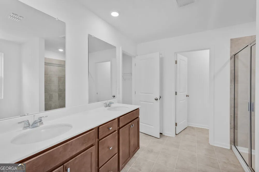 4039 Alderstone DR Flowery Branch, GA 30542