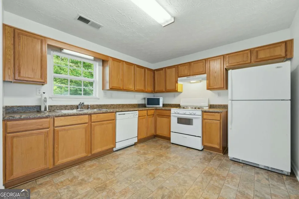 6955 Satterlee Woods LN Austell, GA 30168