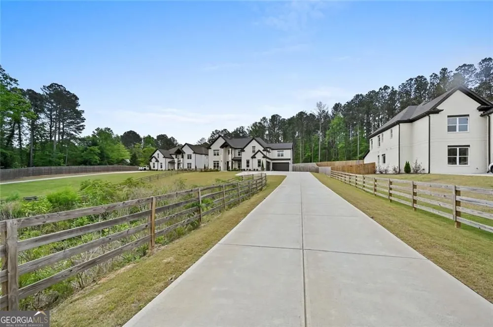 2694 Thompson Mill RD Buford, GA 30519