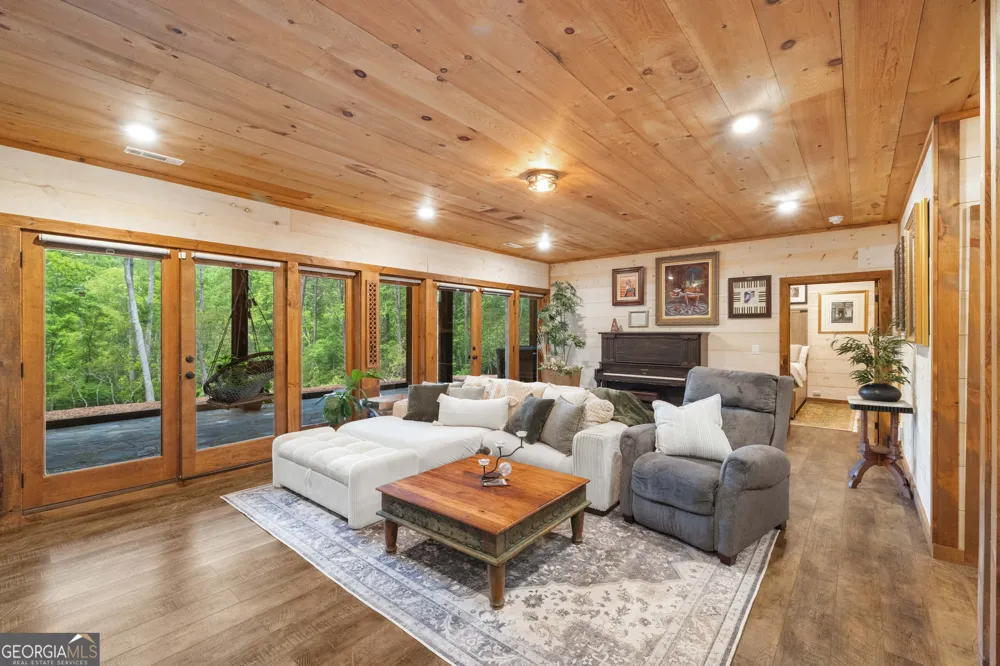 195 Moonshine WAY Blue Ridge, GA 30513