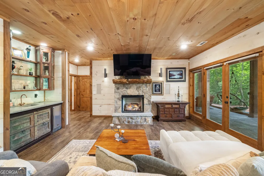195 Moonshine WAY Blue Ridge, GA 30513
