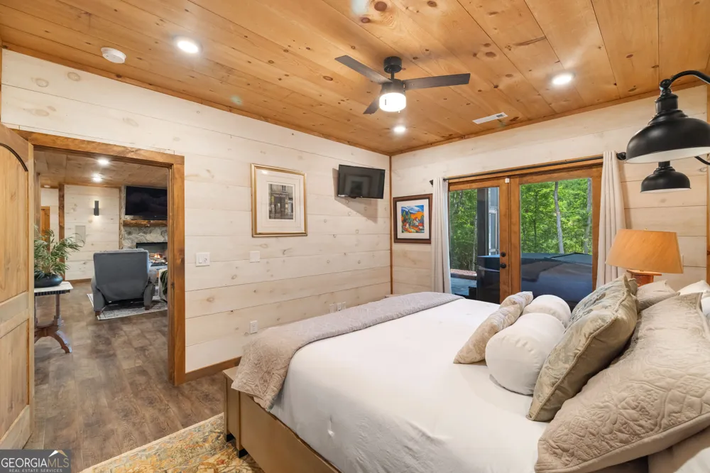 195 Moonshine WAY Blue Ridge, GA 30513