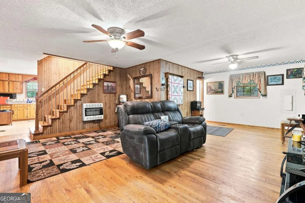 1525 Sperin RD Ball Ground, GA 30107