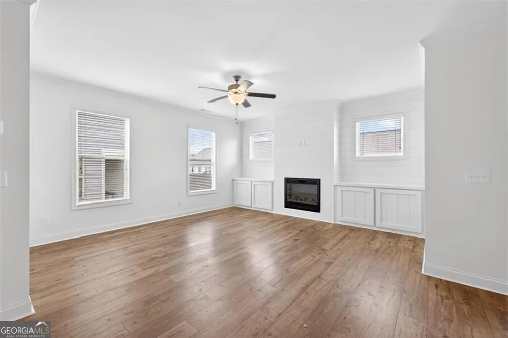 5524 Garens WAY Flowery Branch, GA 30542