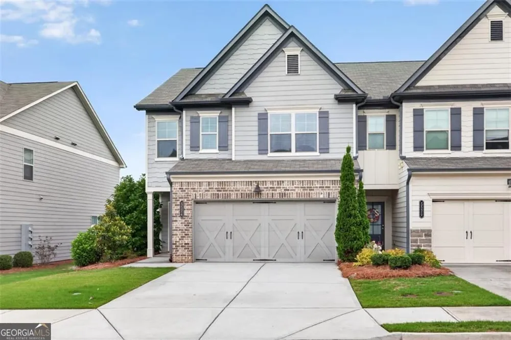 5524 Garens WAY Flowery Branch, GA 30542