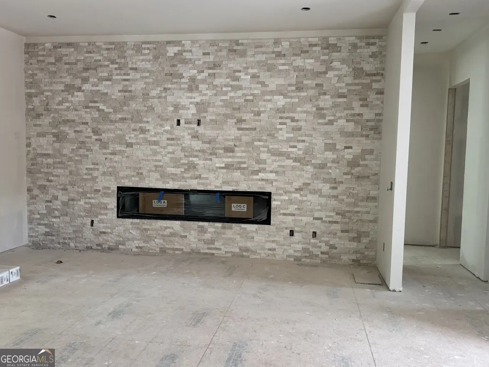 5990 Warpath RD Flowery Branch, GA 30542