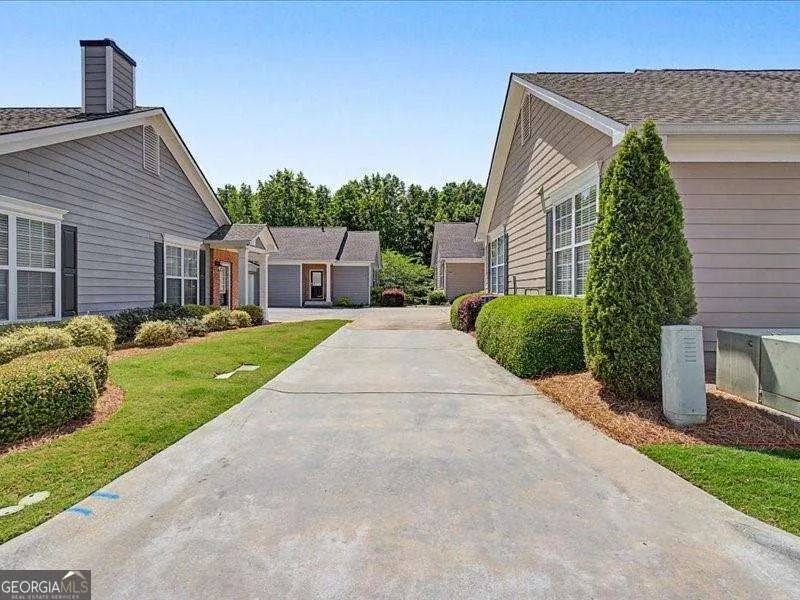 130 Camry CIR Dallas, GA 30157
