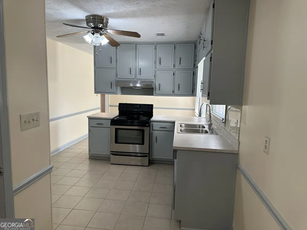 178 Hill LN Ellenwood, GA 30294