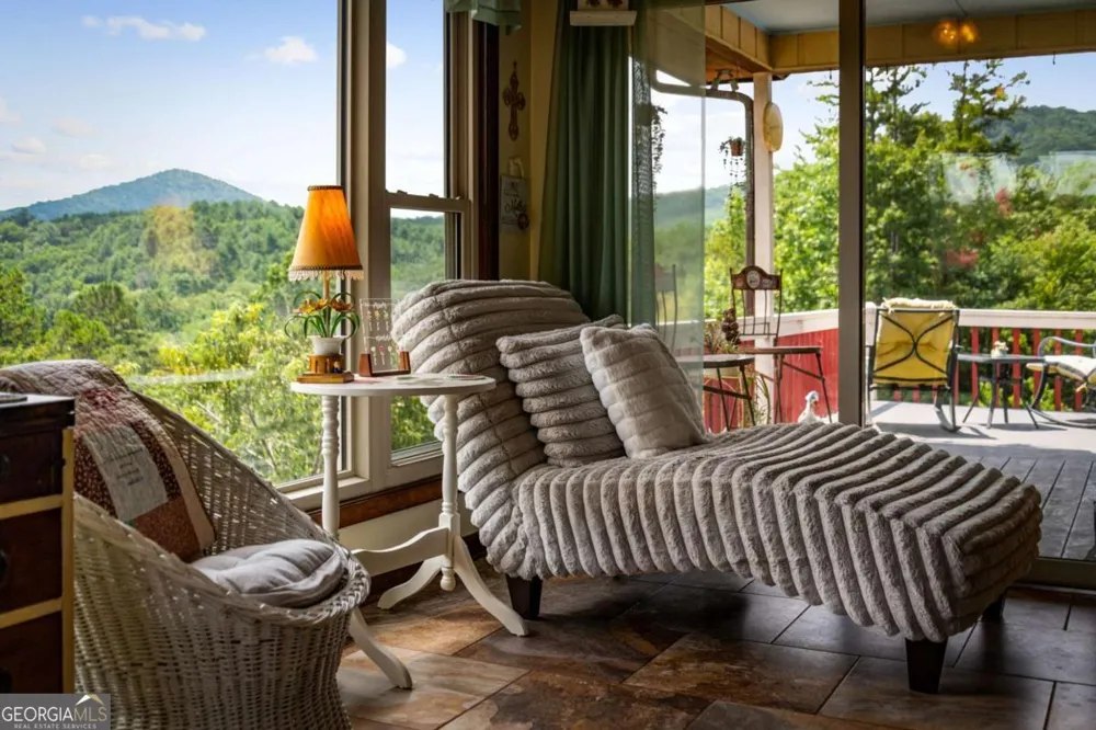90 Fox RUN Blue Ridge, GA 30513