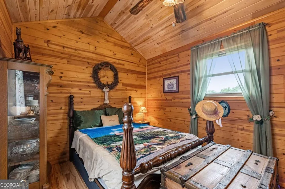 90 Fox RUN Blue Ridge, GA 30513