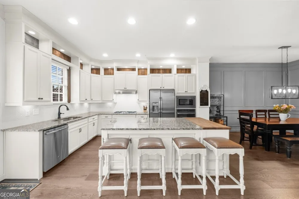 410 Rose Garden LN Alpharetta, GA 30009