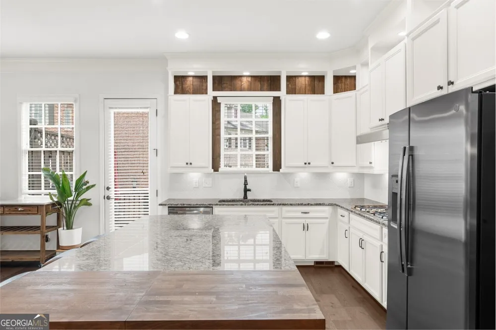 410 Rose Garden LN Alpharetta, GA 30009