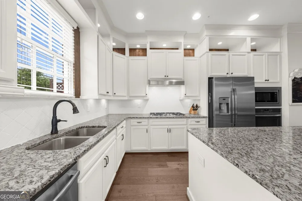 410 Rose Garden LN Alpharetta, GA 30009