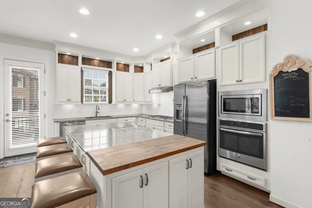 410 Rose Garden LN Alpharetta, GA 30009