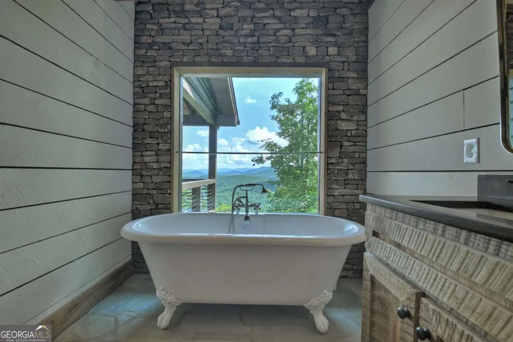 440 Cochise RD Blue Ridge, GA 30513