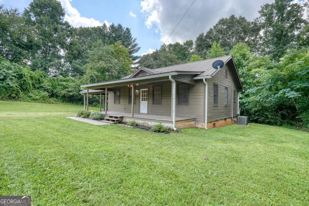 723 Bugscuffle RD Hiawassee, GA 30546