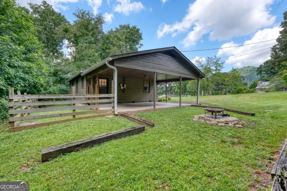 723 Bugscuffle RD Hiawassee, GA 30546