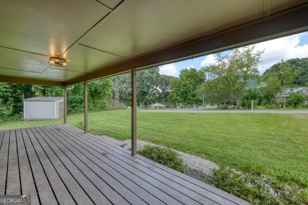 723 Bugscuffle RD Hiawassee, GA 30546