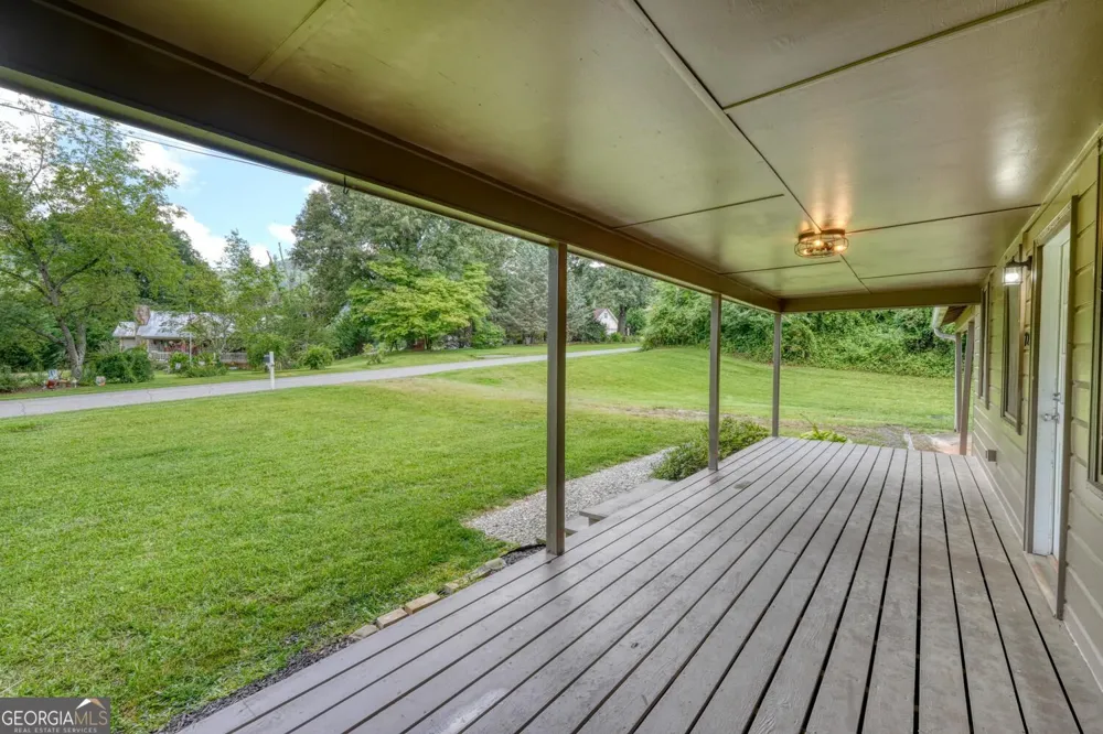 723 Bugscuffle RD Hiawassee, GA 30546
