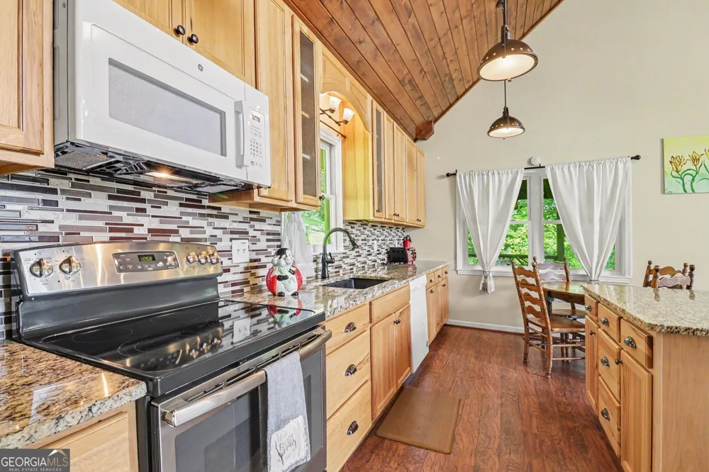 146 Chalet Village LN Dillard, GA 30537