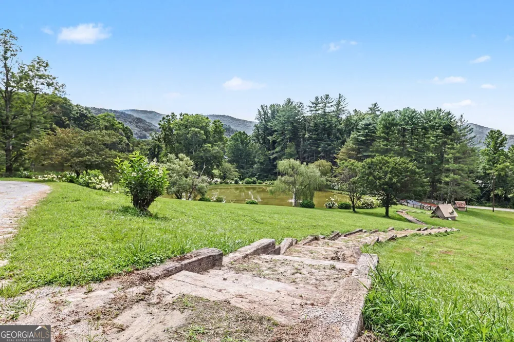146 Chalet Village LN Dillard, GA 30537